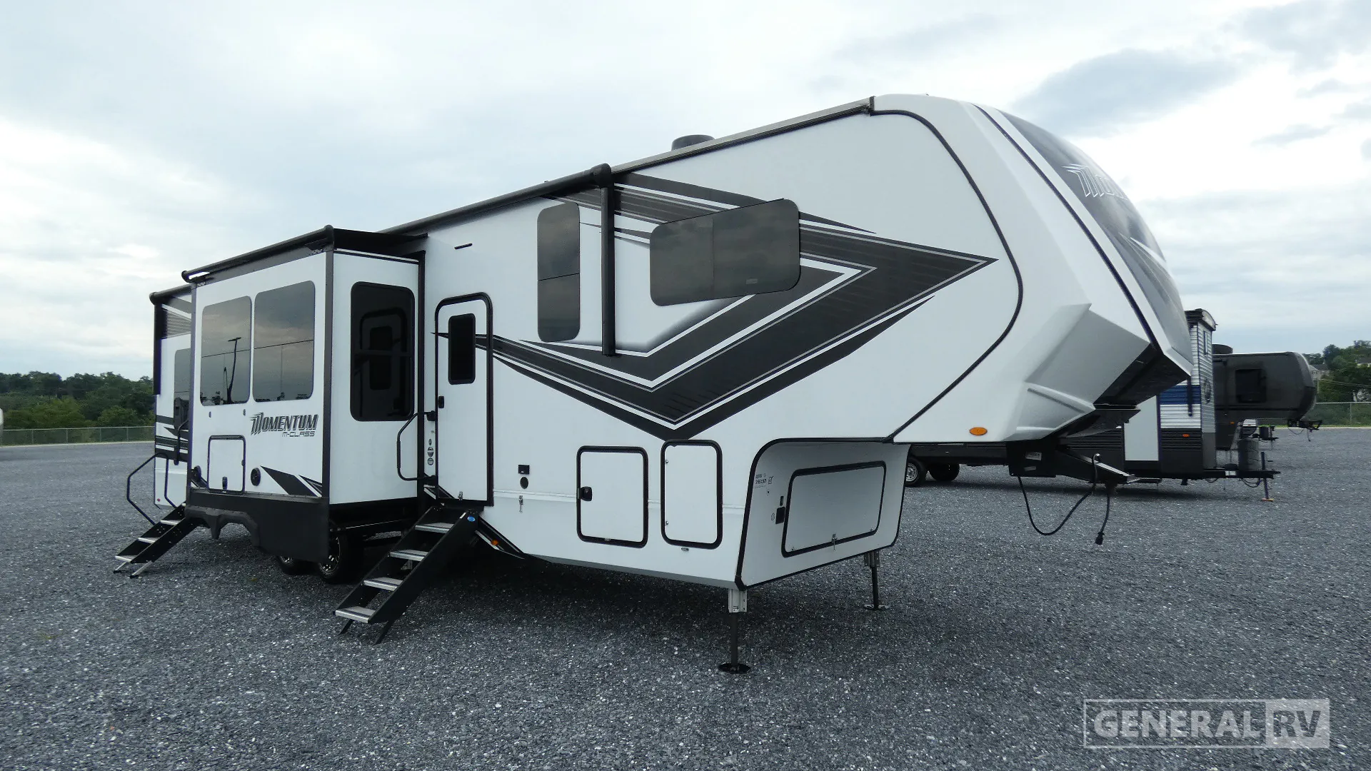 2022 Grand Design Momentum 351MS - Photo 2