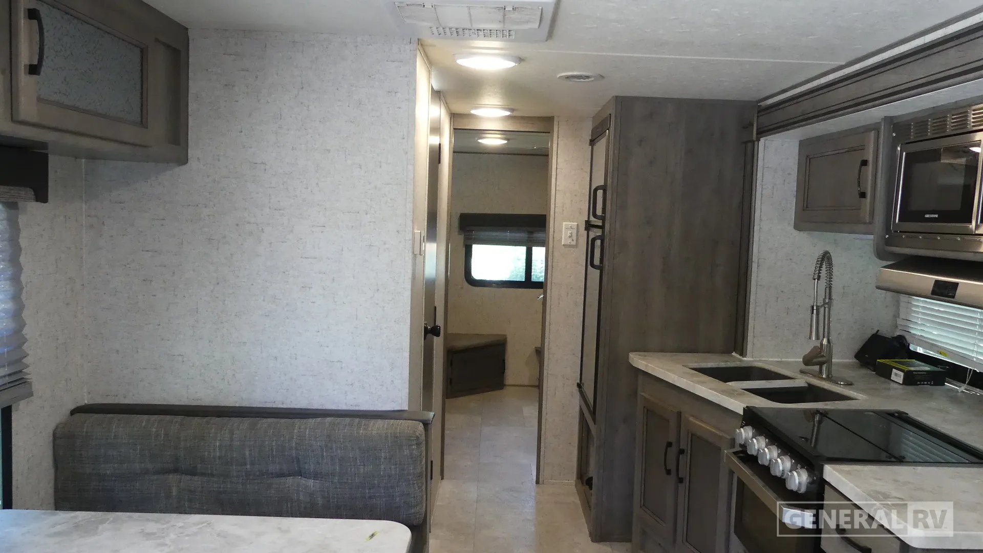 2019 Coachmen Apex Ultra Lite 300BHS - Photo 3
