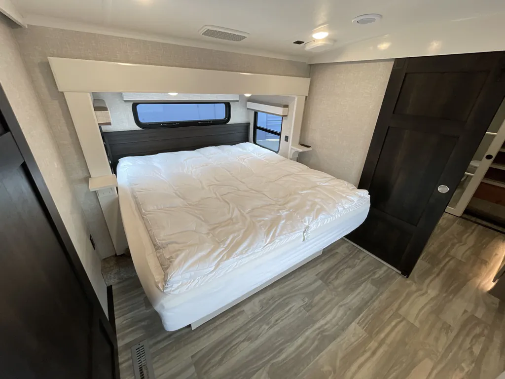 2024 Jayco Pinnacle 36FBTS, Photos photo 13