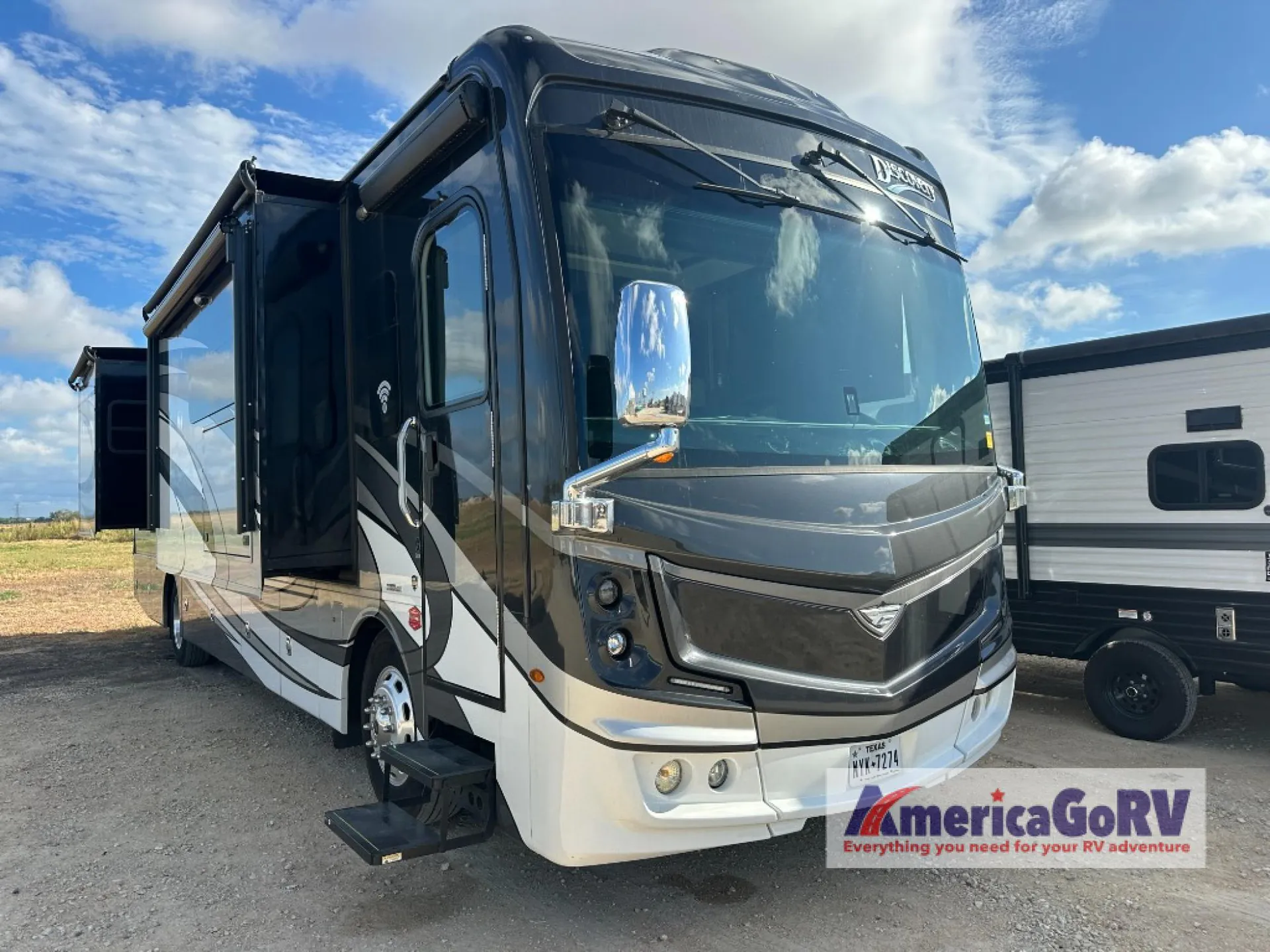 2021 Fleetwood Discovery 38K - Photo 2