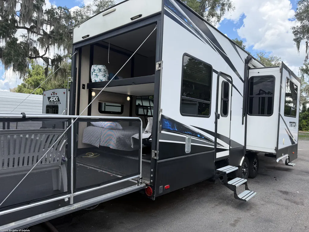 2018 Dutchmen Voltage Triton 3551, Photos photo 6