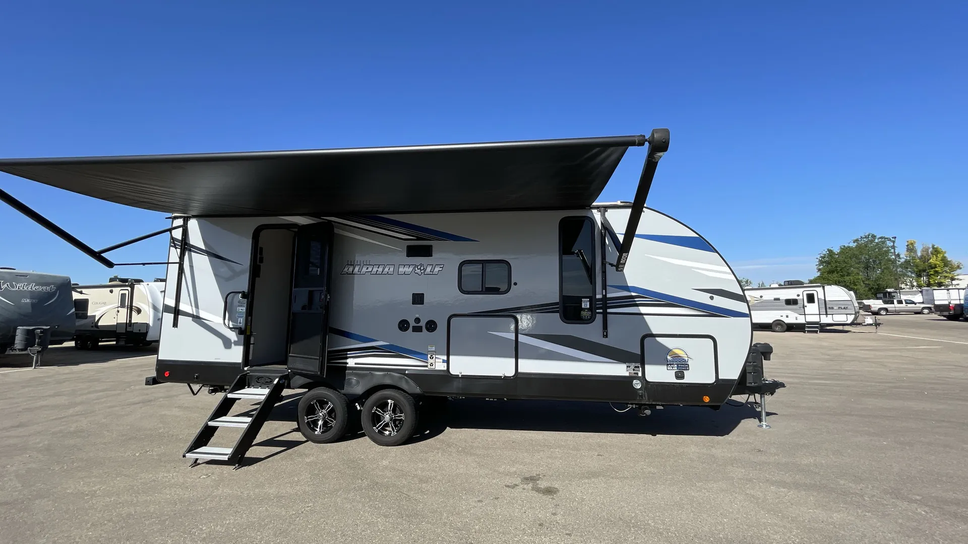 2022 Forest River Cherokee Alpha Wolf 22SW-L — campside