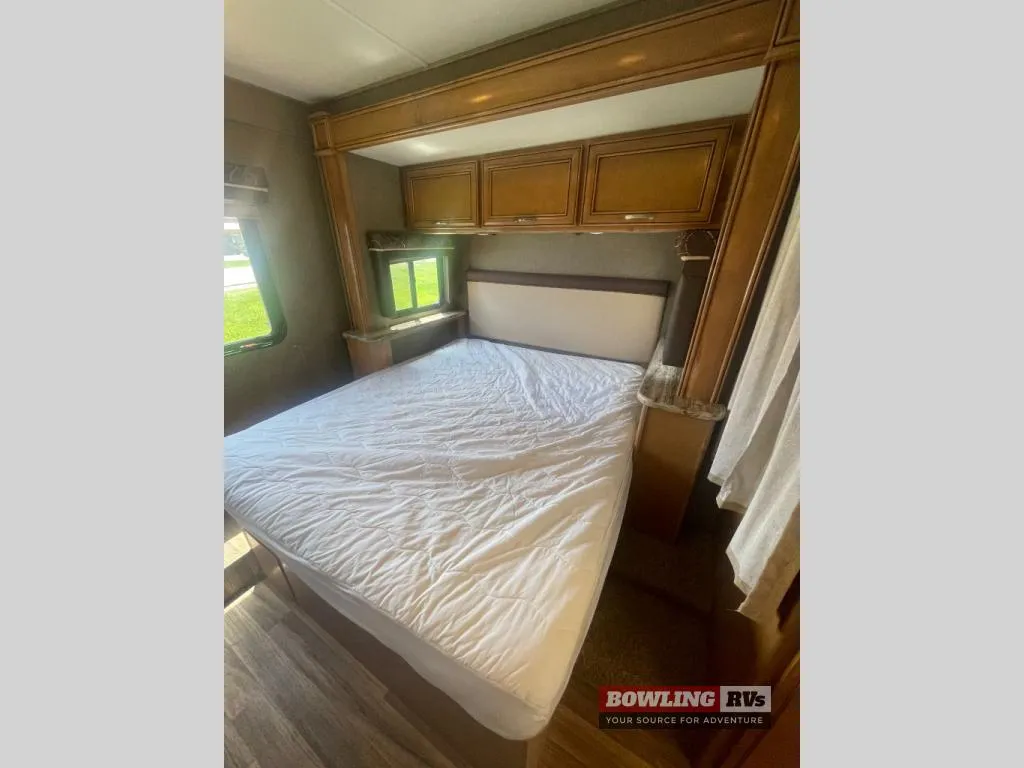 2016 Thor Motor Coach Quantum Used    RS26 - Photo 3