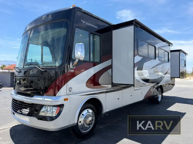 2011 Fleetwood RV Bounder Classic 34B - Photo 3