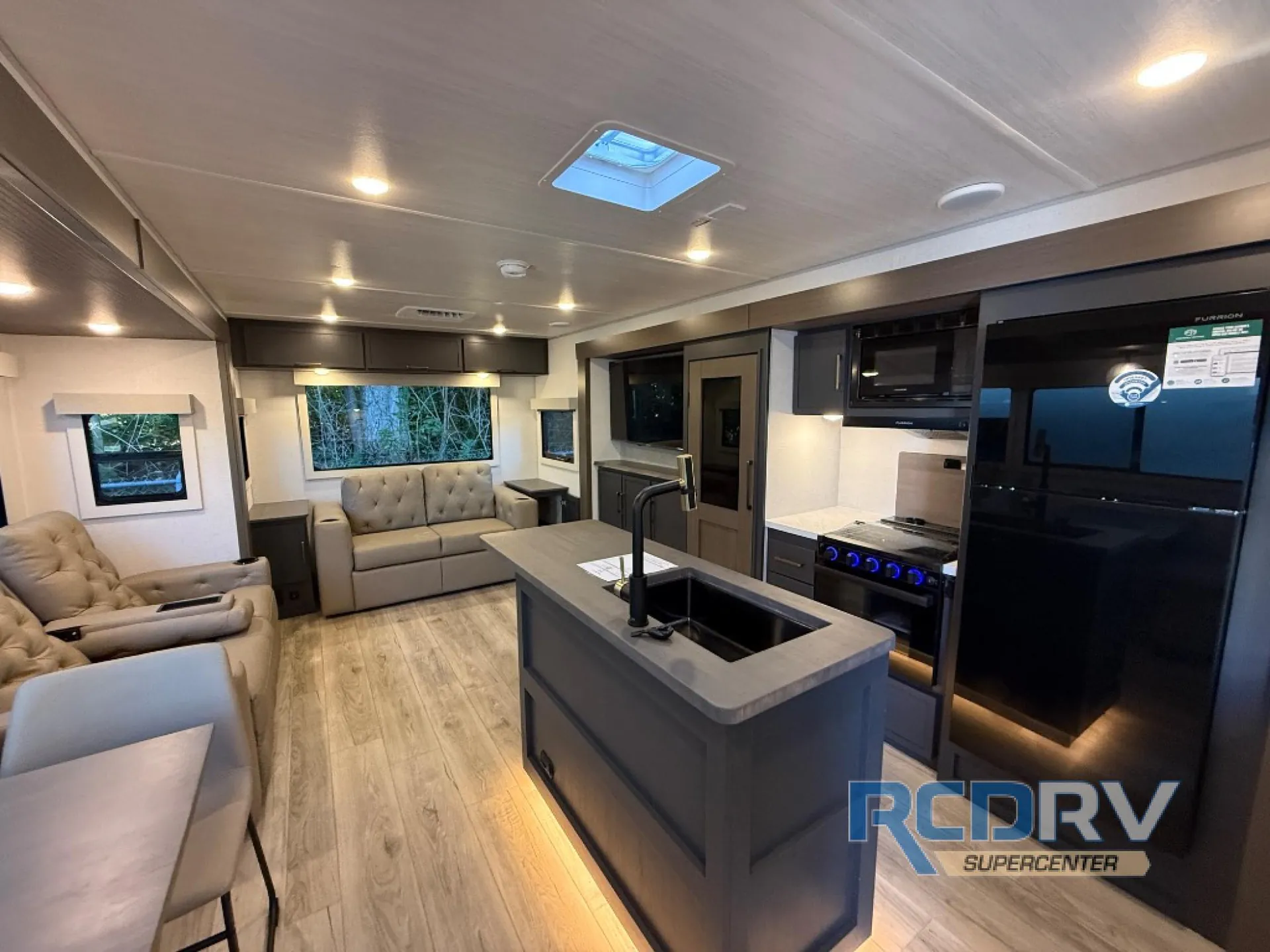 2027 Forest River Grand Surveyor 305RLBS - Photo 4