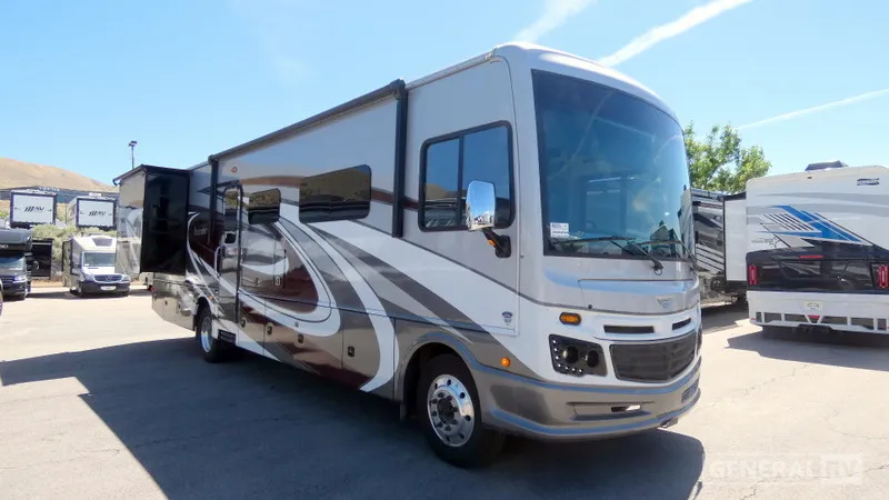 2023 Fleetwood Bounder 35GL - Photo 2