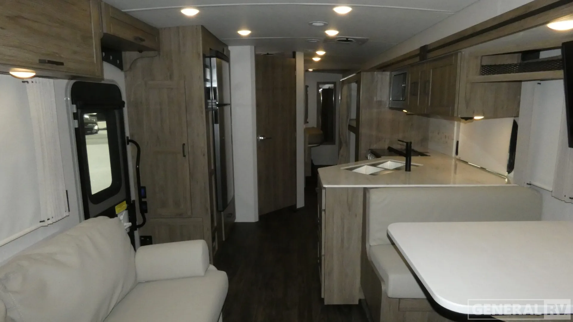 2025 Winnebago Sunstar 31B - Photo 3