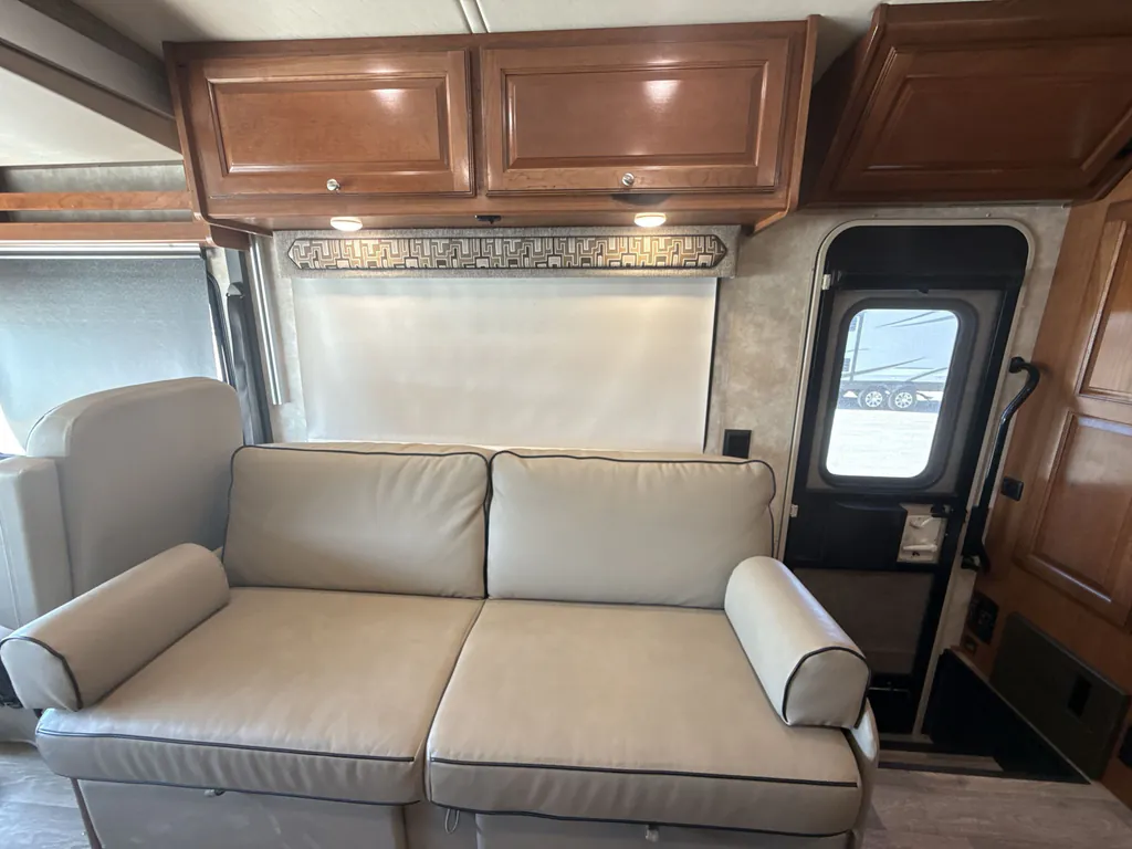 2019 Winnebago Sunstar 27P, Photos photo 13