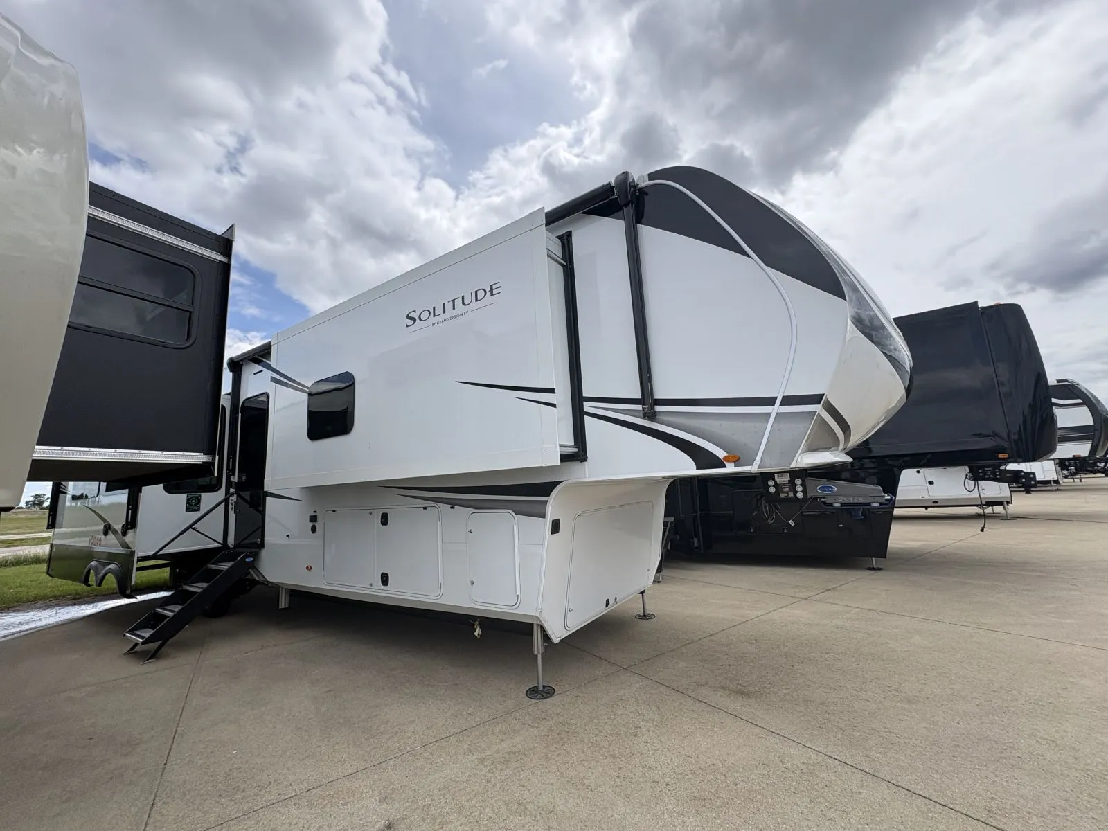 2026 Grand Design Solitude 417KB - Photo 2