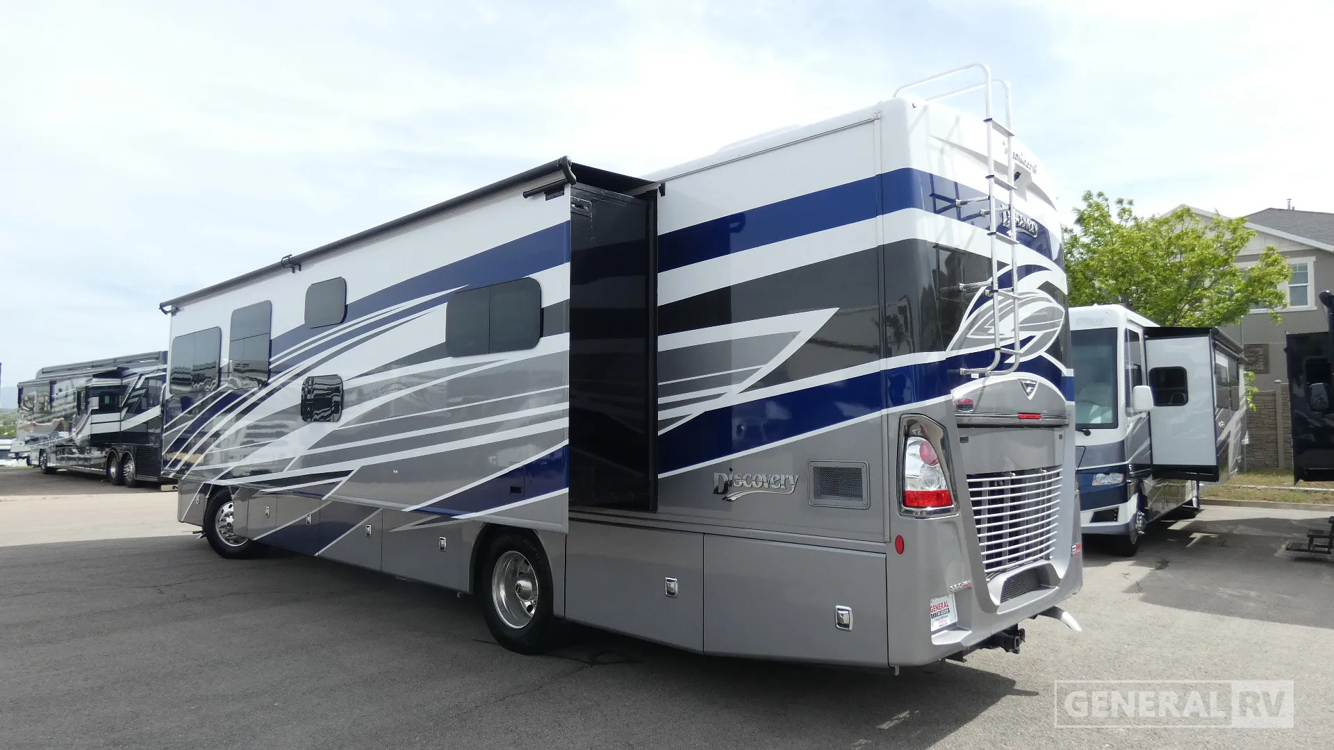 2026 Fleetwood Discovery 38N - Photo 4