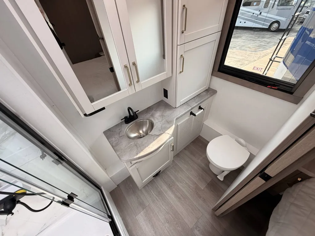 2027 Entegra Coach Vision XL 36C, Photos photo 15