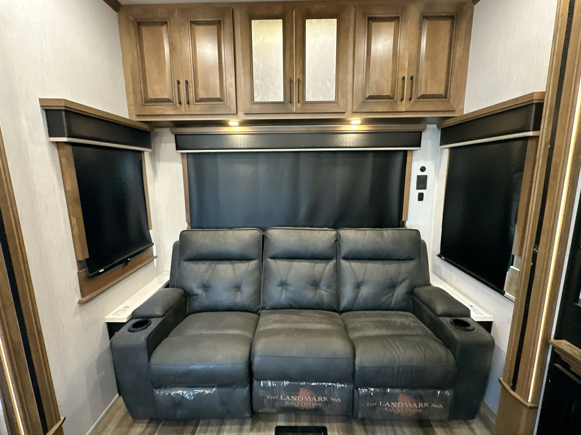 2022 Heartland Landmark LM Newport — living area main
