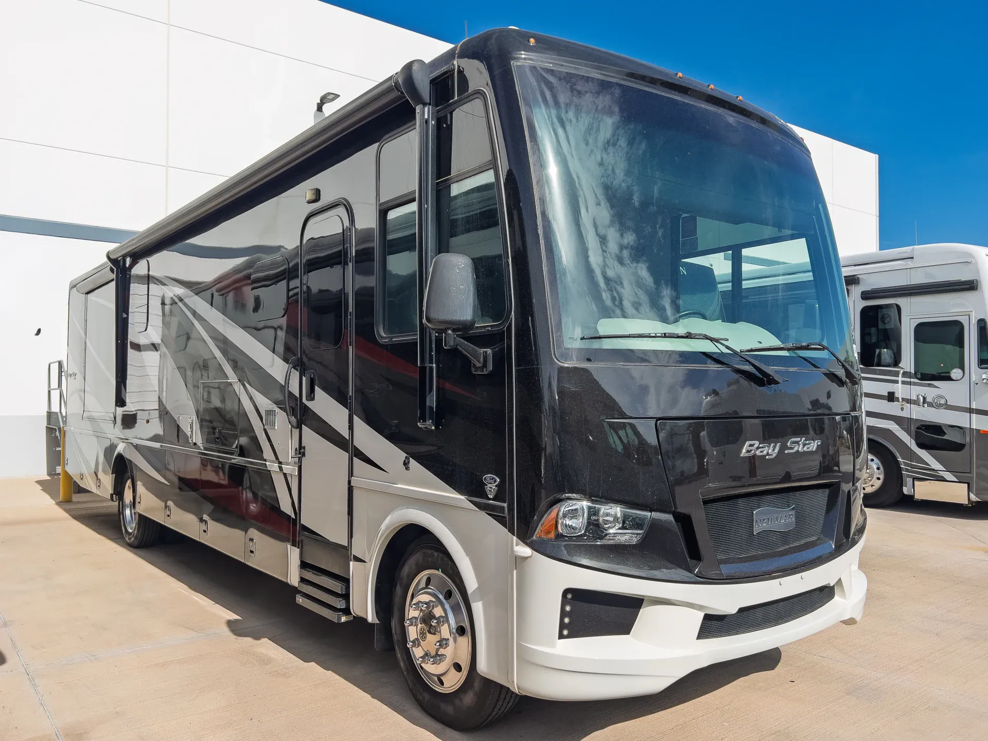 2021 Newmar Bay Star 3616 - Photo 2
