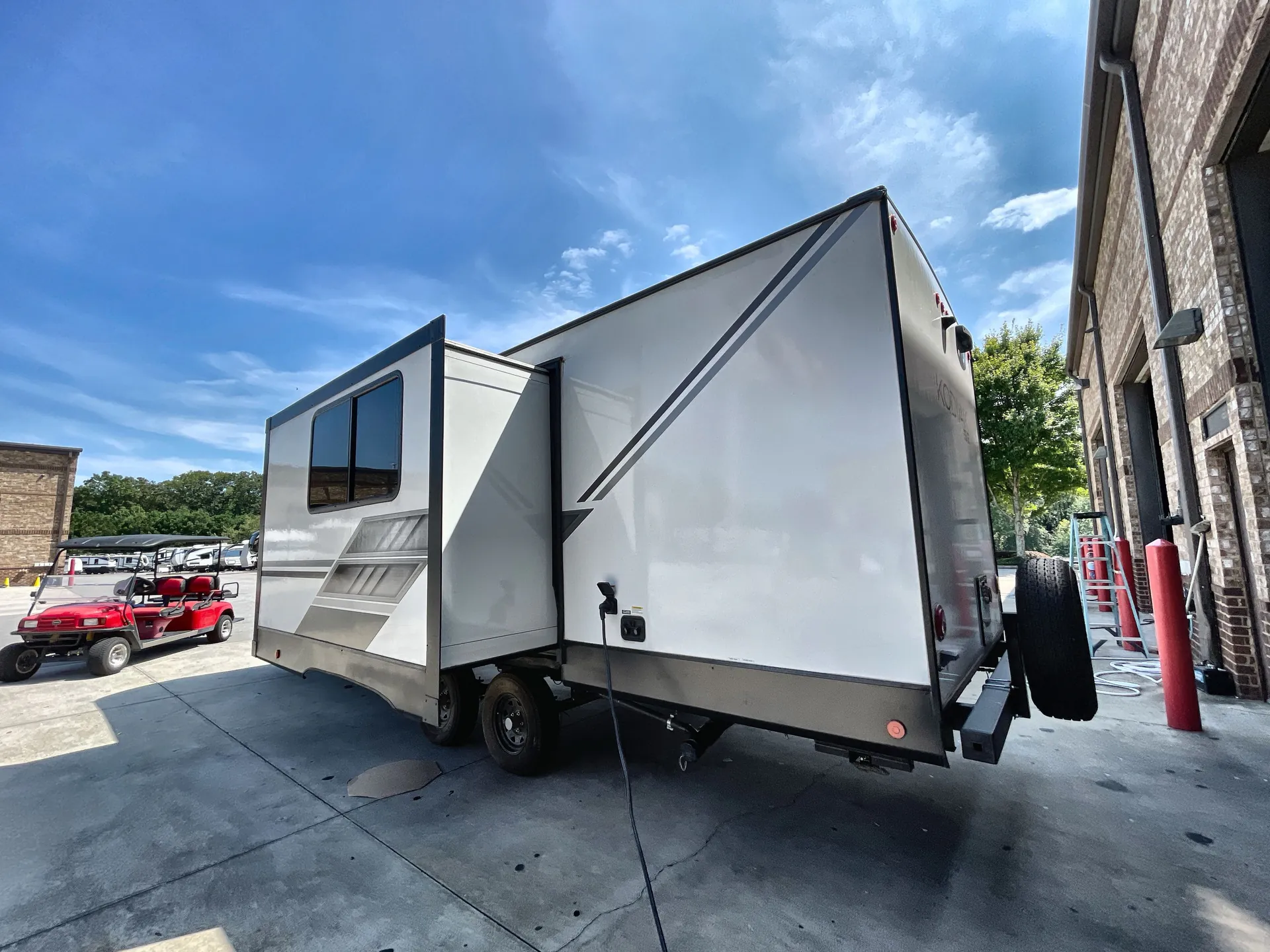 2022 Dutchmen Kodiak SE 24SBH — living area main