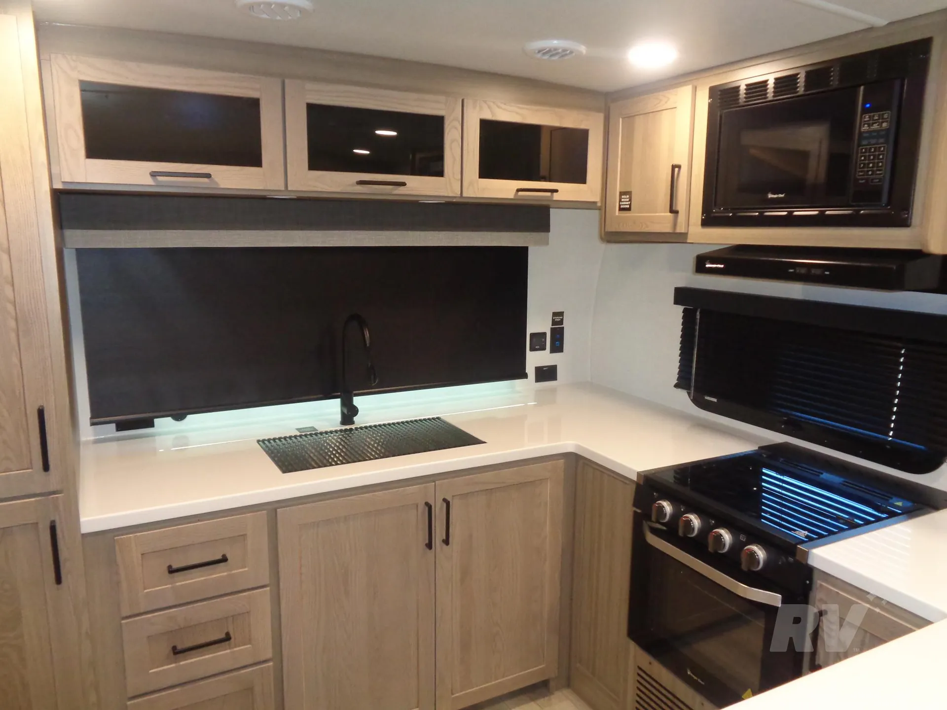2027 Forest River Rockwood Mini Lite 2523MBR — Photo 6
