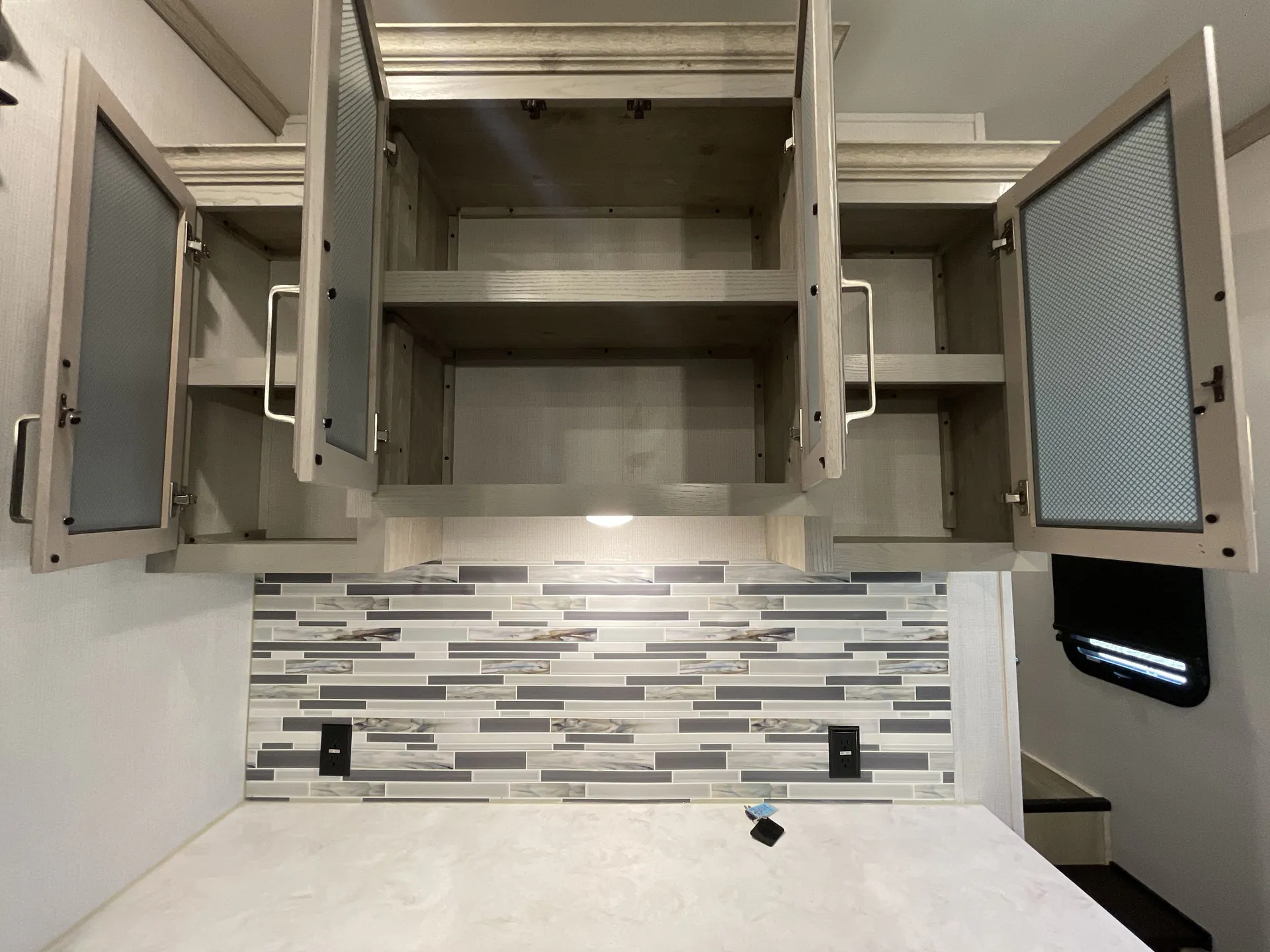 2021 Keystone Alpine 3220RL — living area main