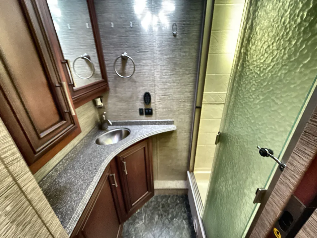 2016 Newmar Canyon Star 3914, Photos photo 16
