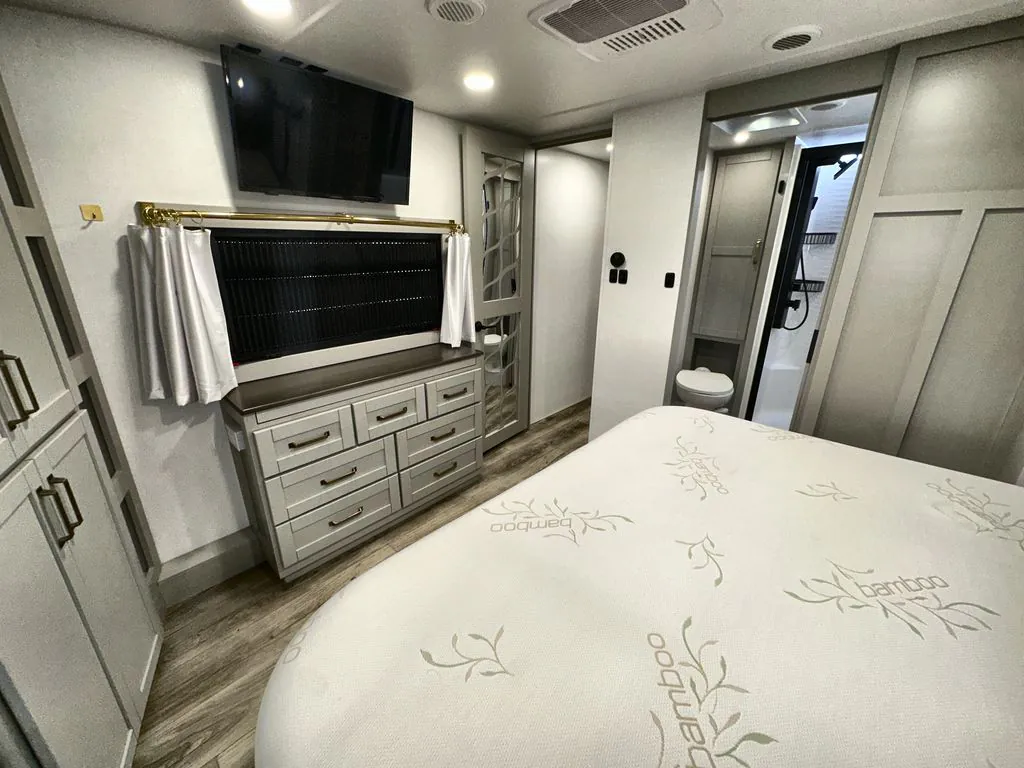 2025 Brinkley Model Z 3400, Photos photo 16