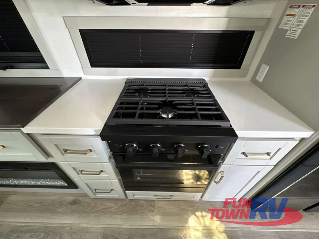 2026 Brinkley Model Z Air 297, Photos photo 8