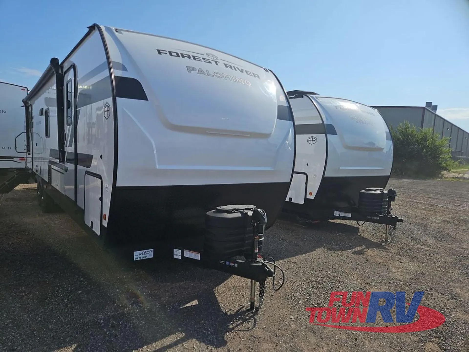 2027 Forest River Solaire 3150TBSS dealer photo 2 from Fun Town RV