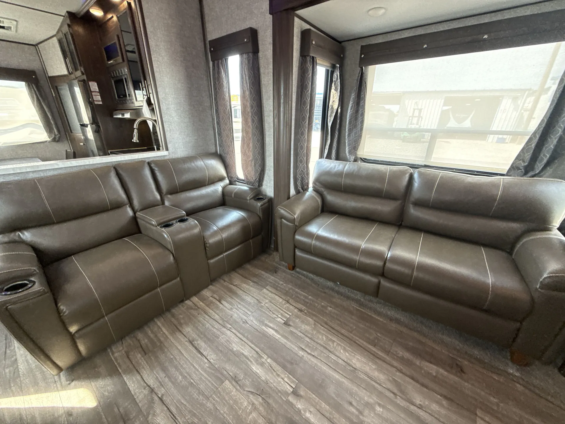 2018 Forest River Cherokee Arctic Wolf 305ML6 — living area main