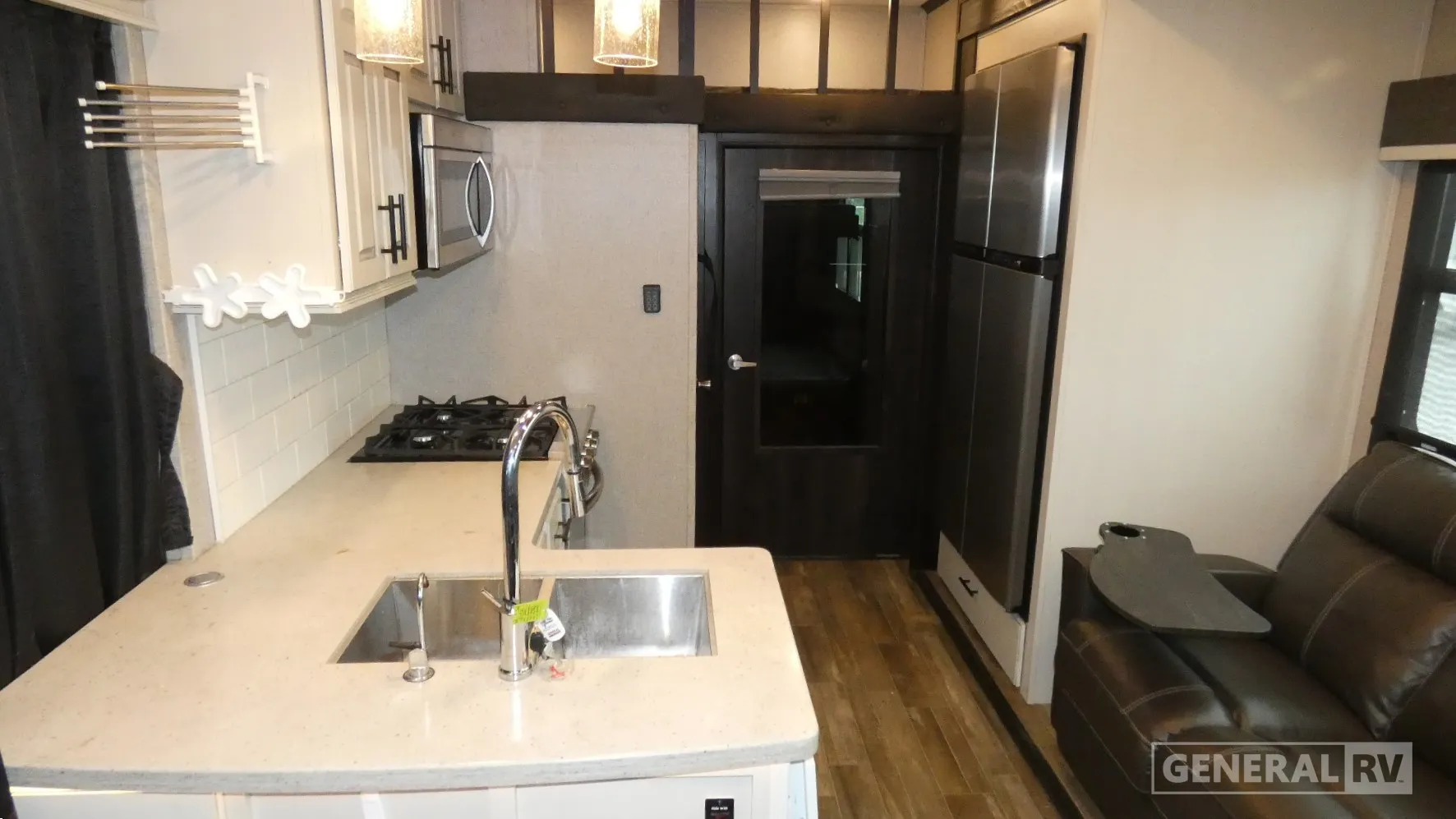2021 Jayco Seismic 4212 - Photo 3