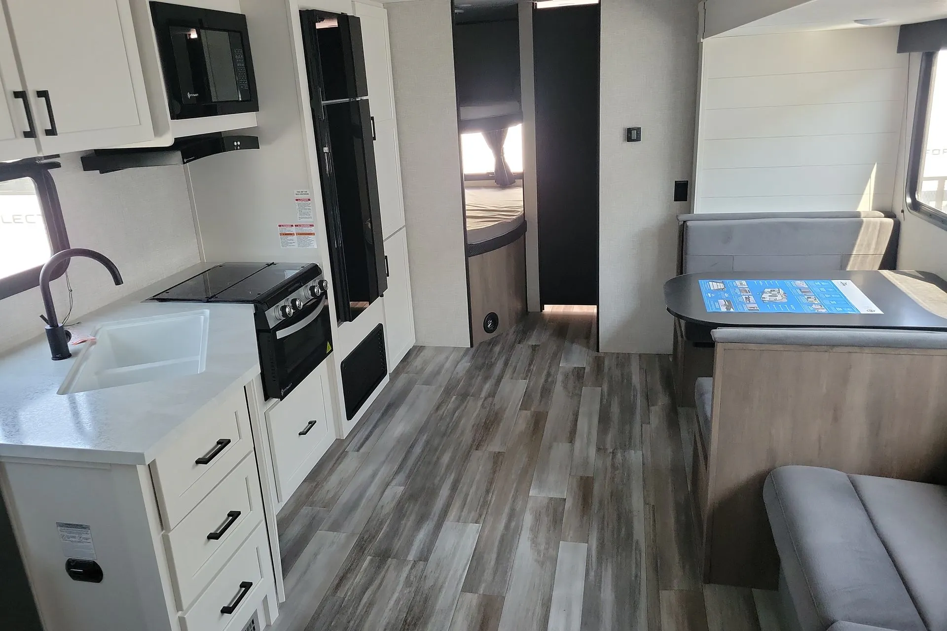 2025 Jayco Jay Flight SLX 261BHSW - Photo 3