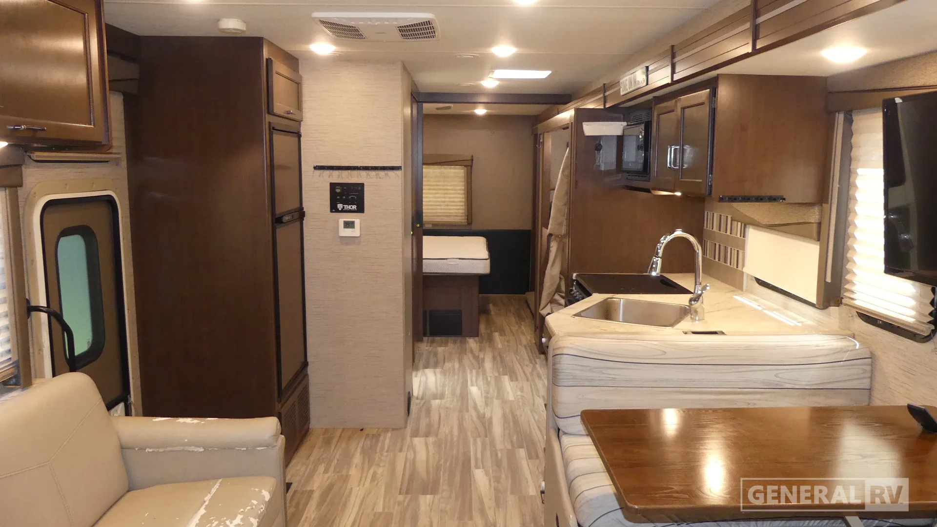 2020 Thor Motor Coach ACE 32.3 - Photo 3