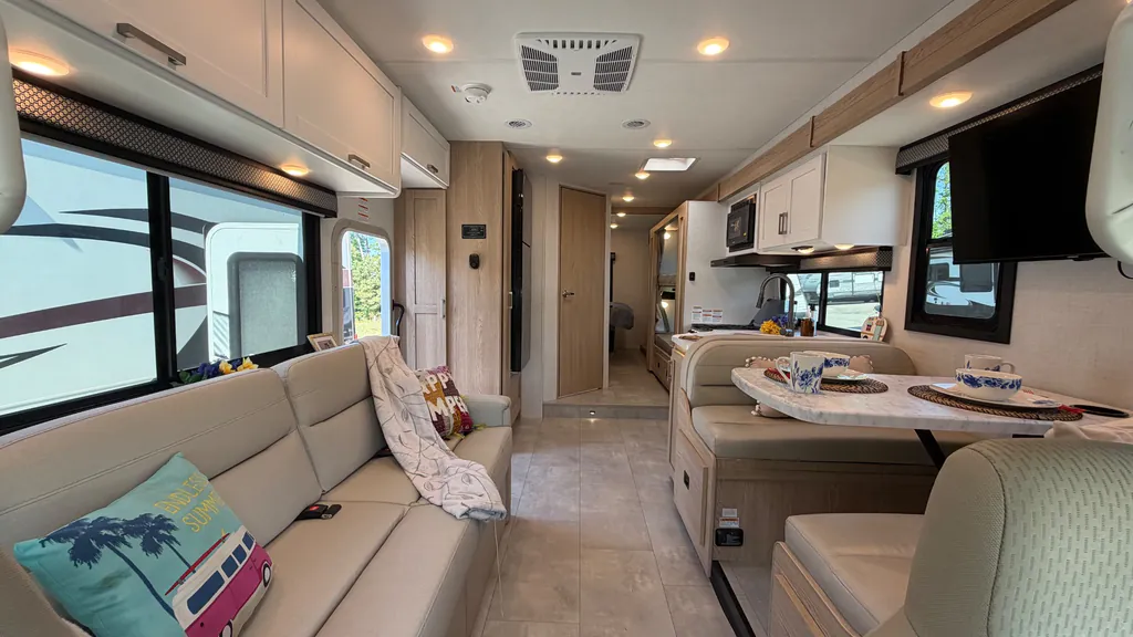 2026 Thor Motor Coach Freedom Elite 31FE, Photos photo 4