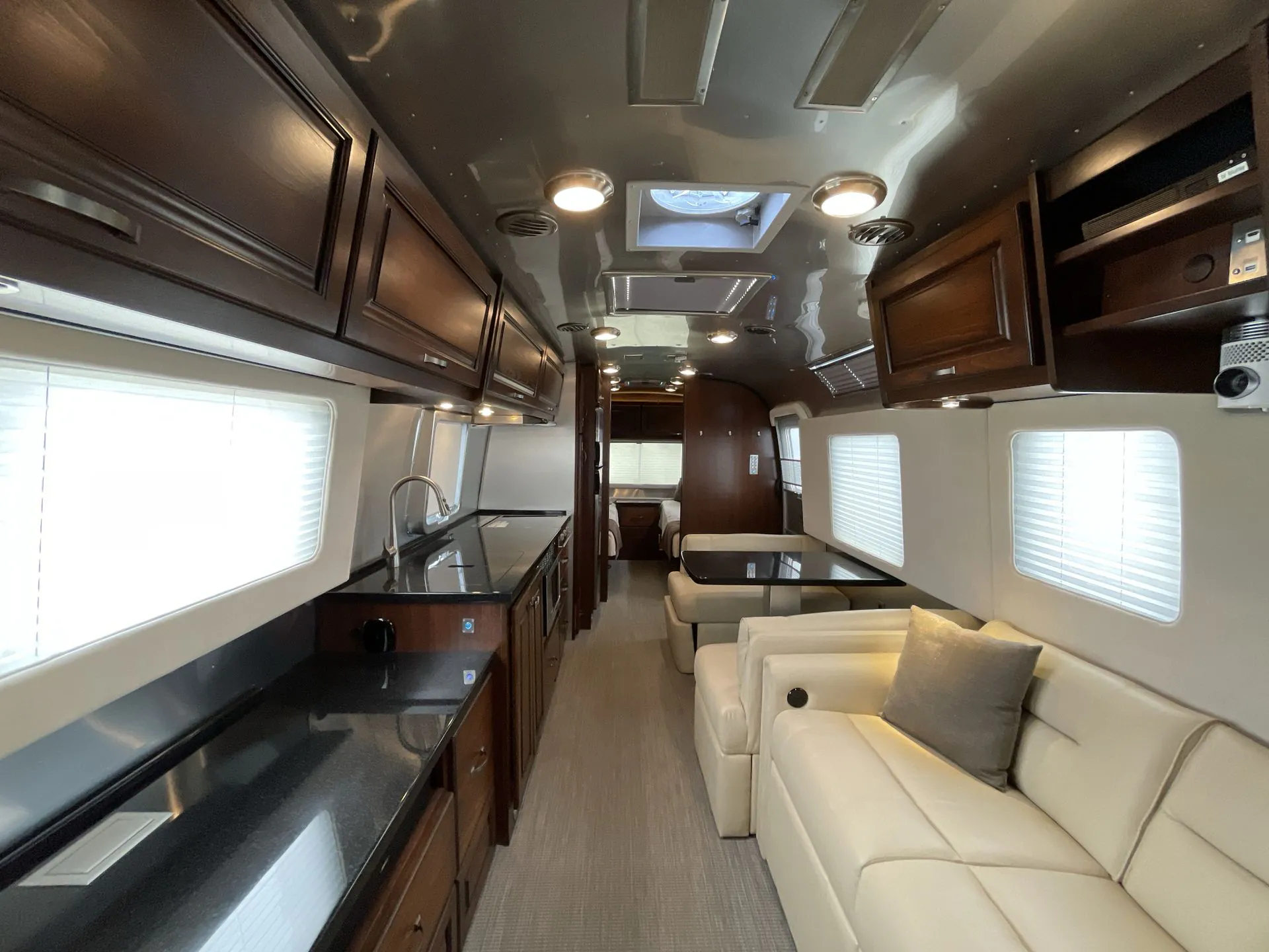 2019 Airstream Classic 30RB Twin - Photo 4