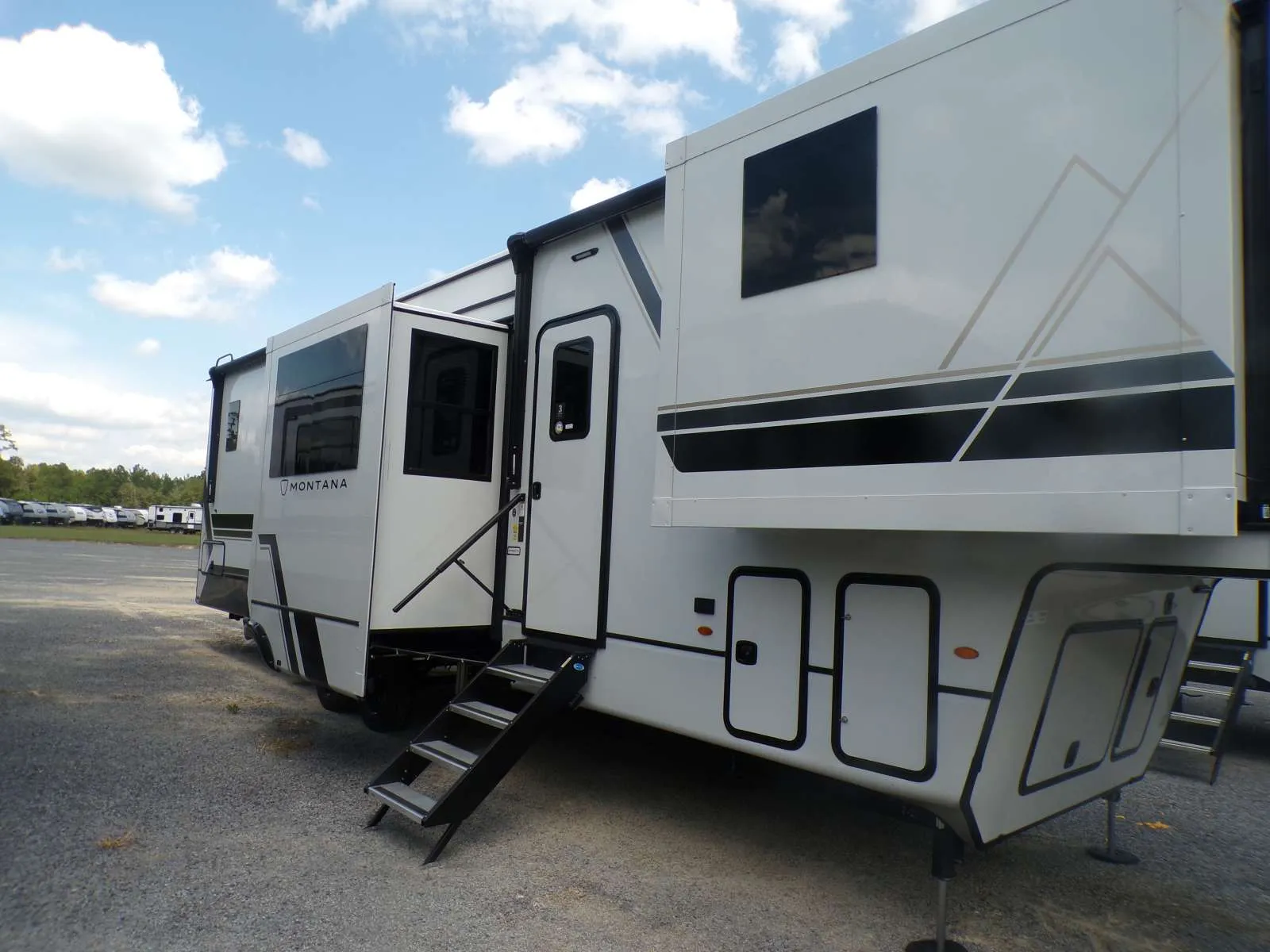 2026 Keystone Montana 3795FK - Photo 3