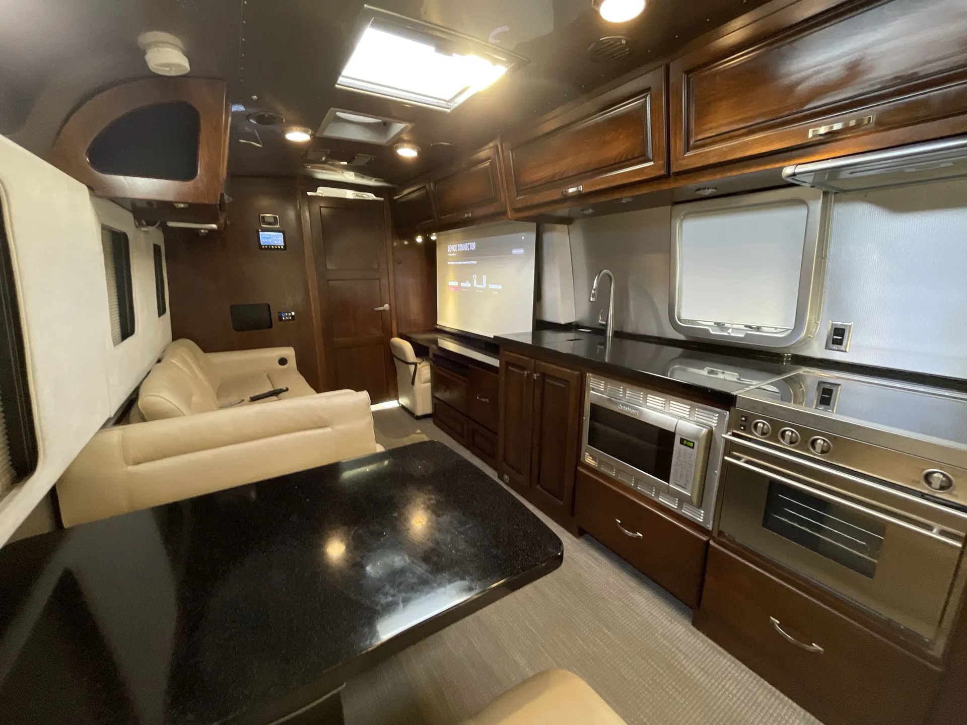 2018 airstream Classic 33FB Twin — living area main