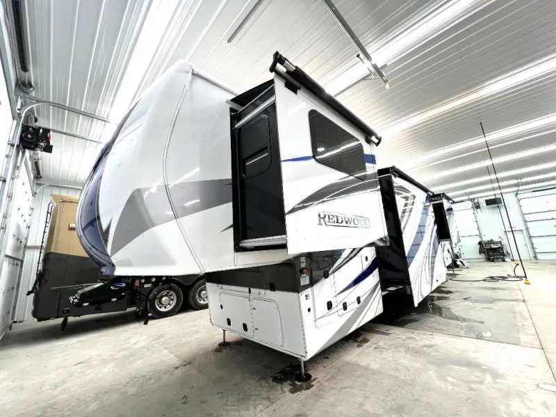 2024 CrossRoads Redwood RW4200FL - Photo 3