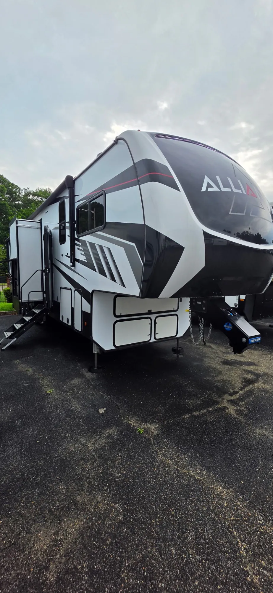 2021 Alliance RV Valor 40V13 - Photo 2