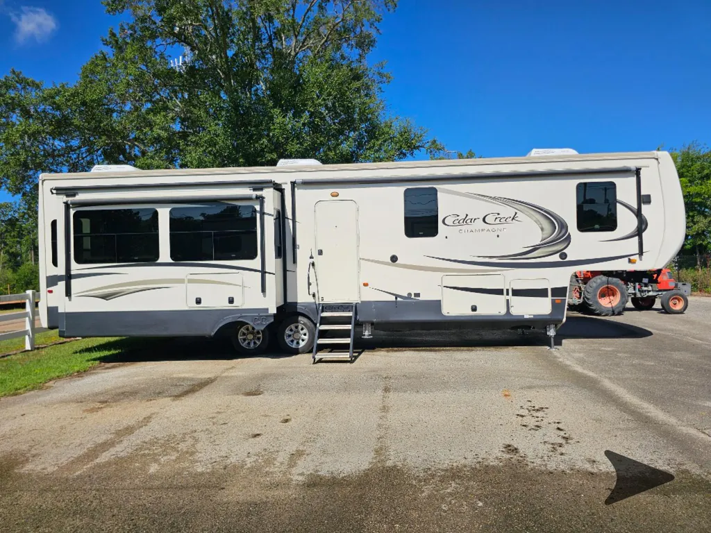 2020 Forest River Cedar Creek Champagne Edition 38EL, Photos photo 9