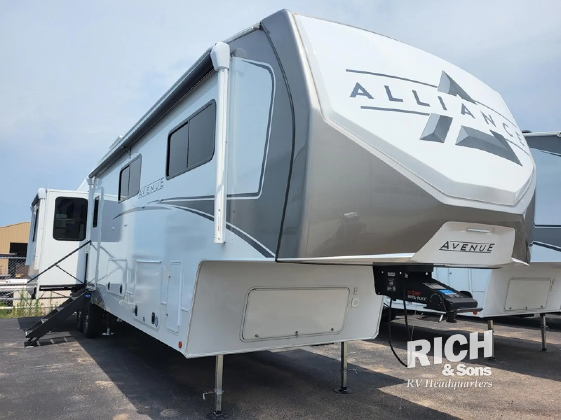 2026 Alliance RV Avenue 39MBR - Photo 2