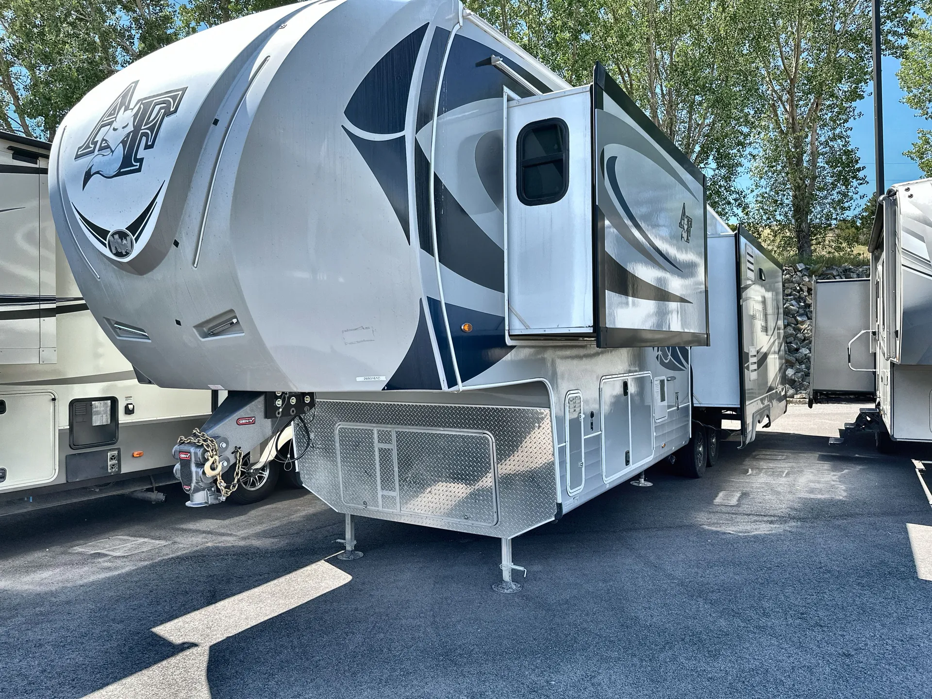 2021 Northwood Arctic Fox Grande Ronde 35-5Z - Photo 2