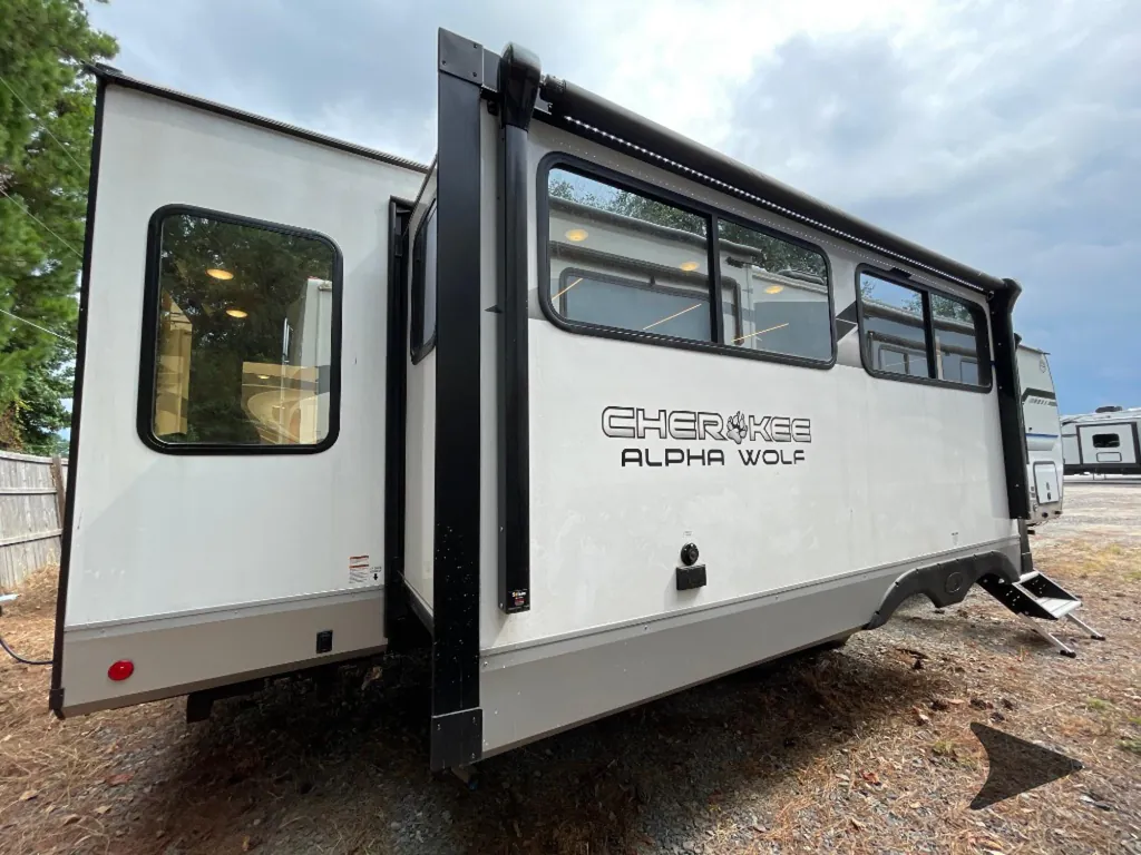 2025 Forest River Cherokee Alpha Wolf 26RL, Photos photo 9
