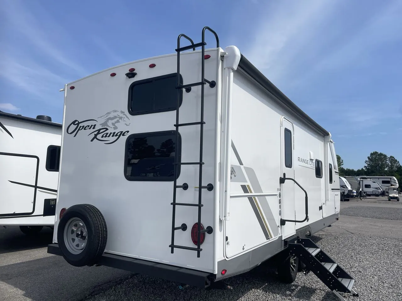 2025 Highland Ridge Range Lite 241BH dealer photo 5 from Blue Compass RV