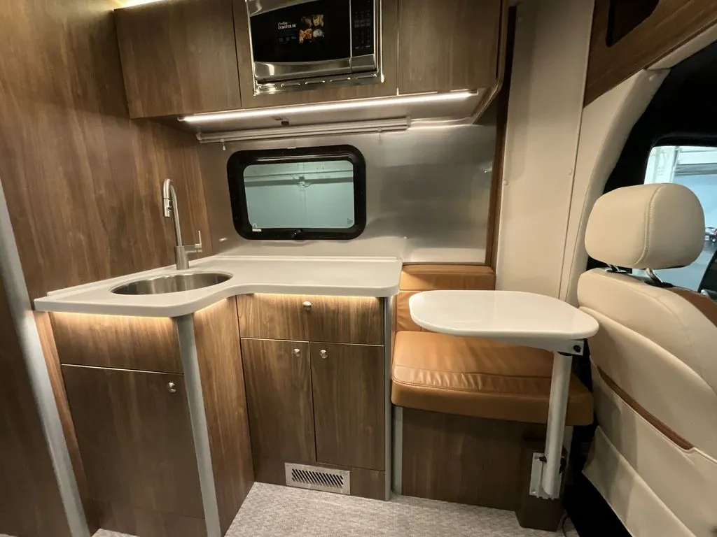 2027 Airstream Atlas 25RT - Photo 3