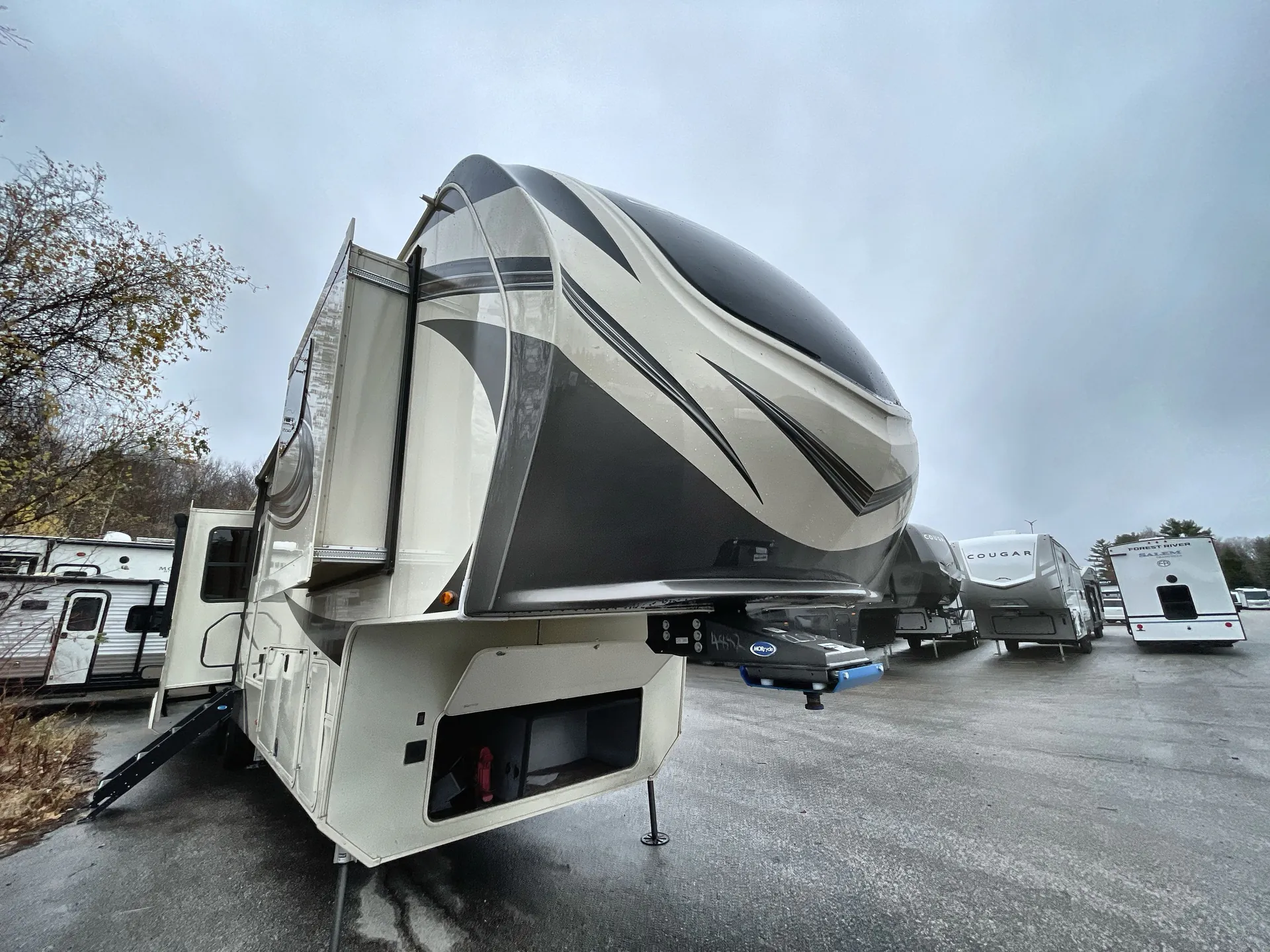 2021 Grand Design Solitude 385GK - Photo 2