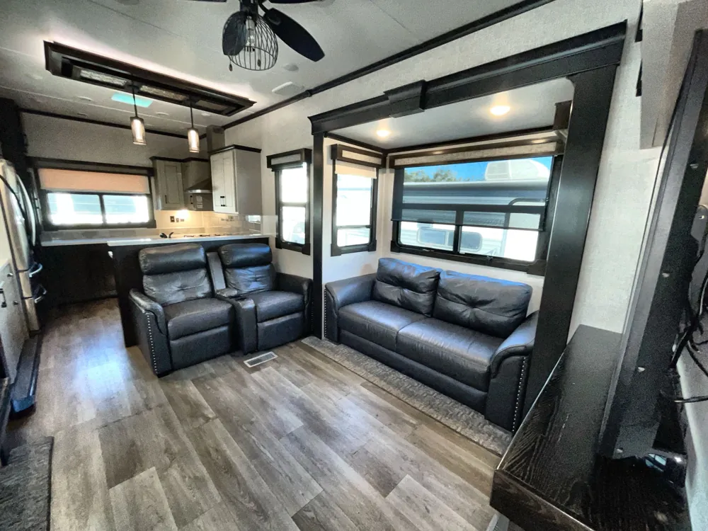 2021 CrossRoads Redwood RW4001LK — living area main