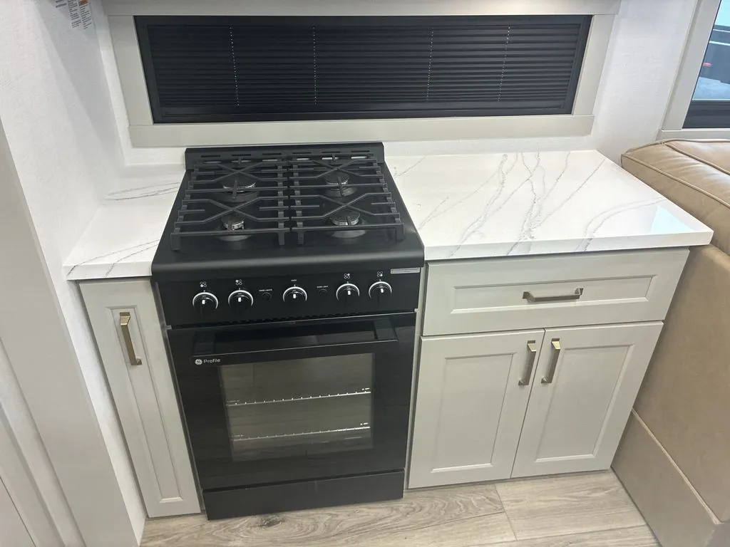 2026 Brinkley Model G 3950, Photos photo 10