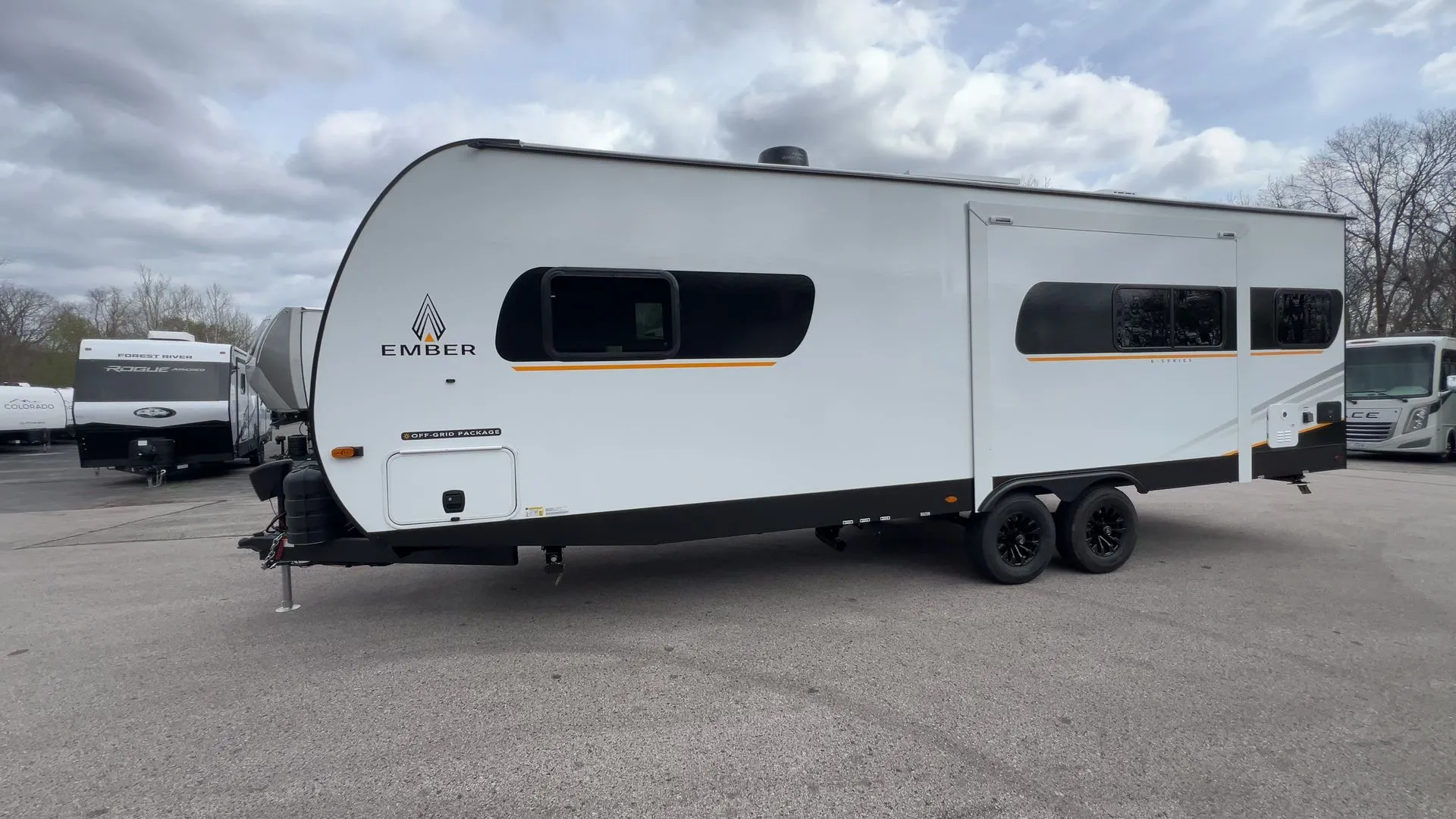 2026 Ember RV E-Series 25RUD - Photo 3