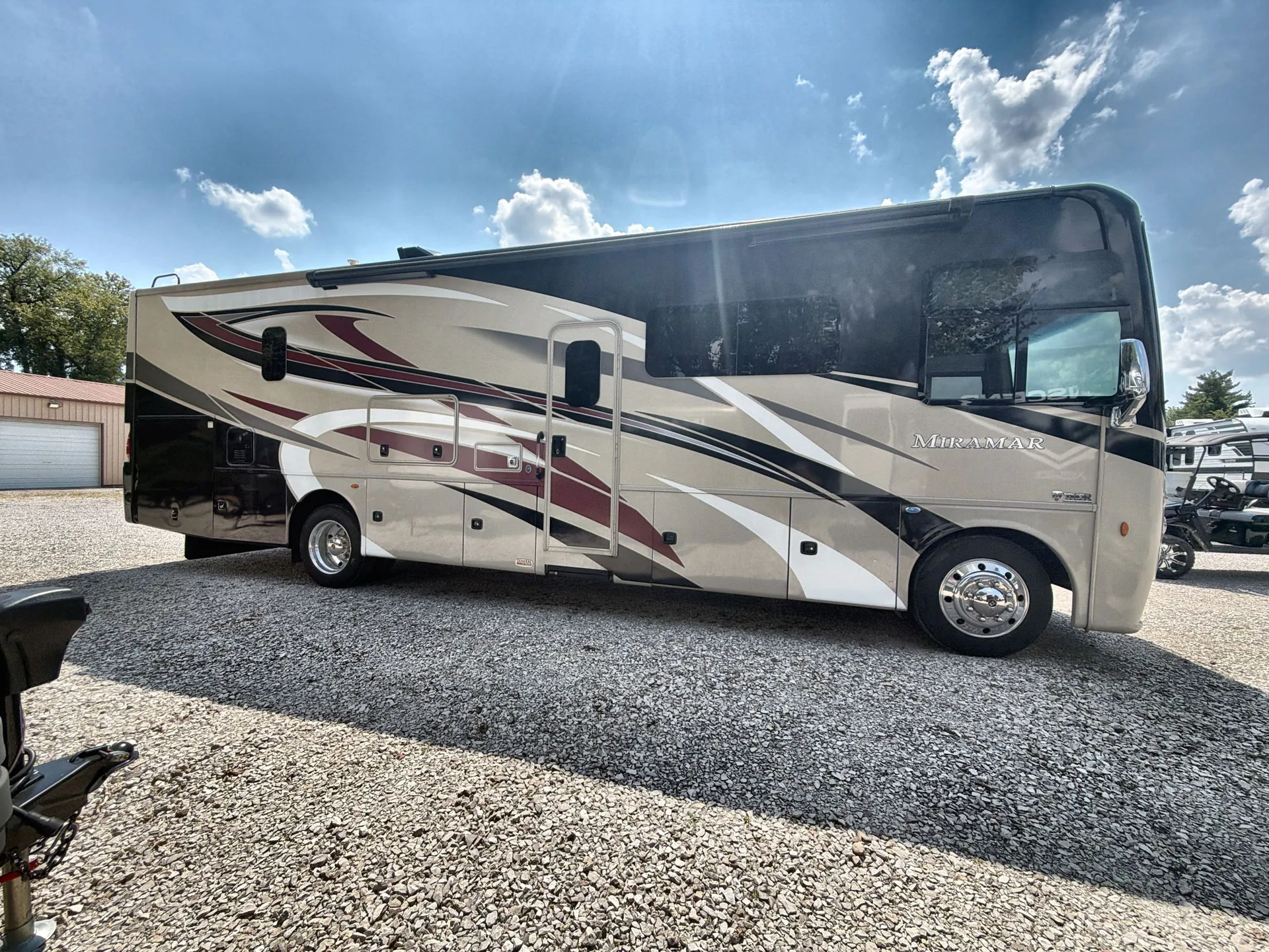2021 Thor Motor Coach Miramar 34.6 - Photo 2