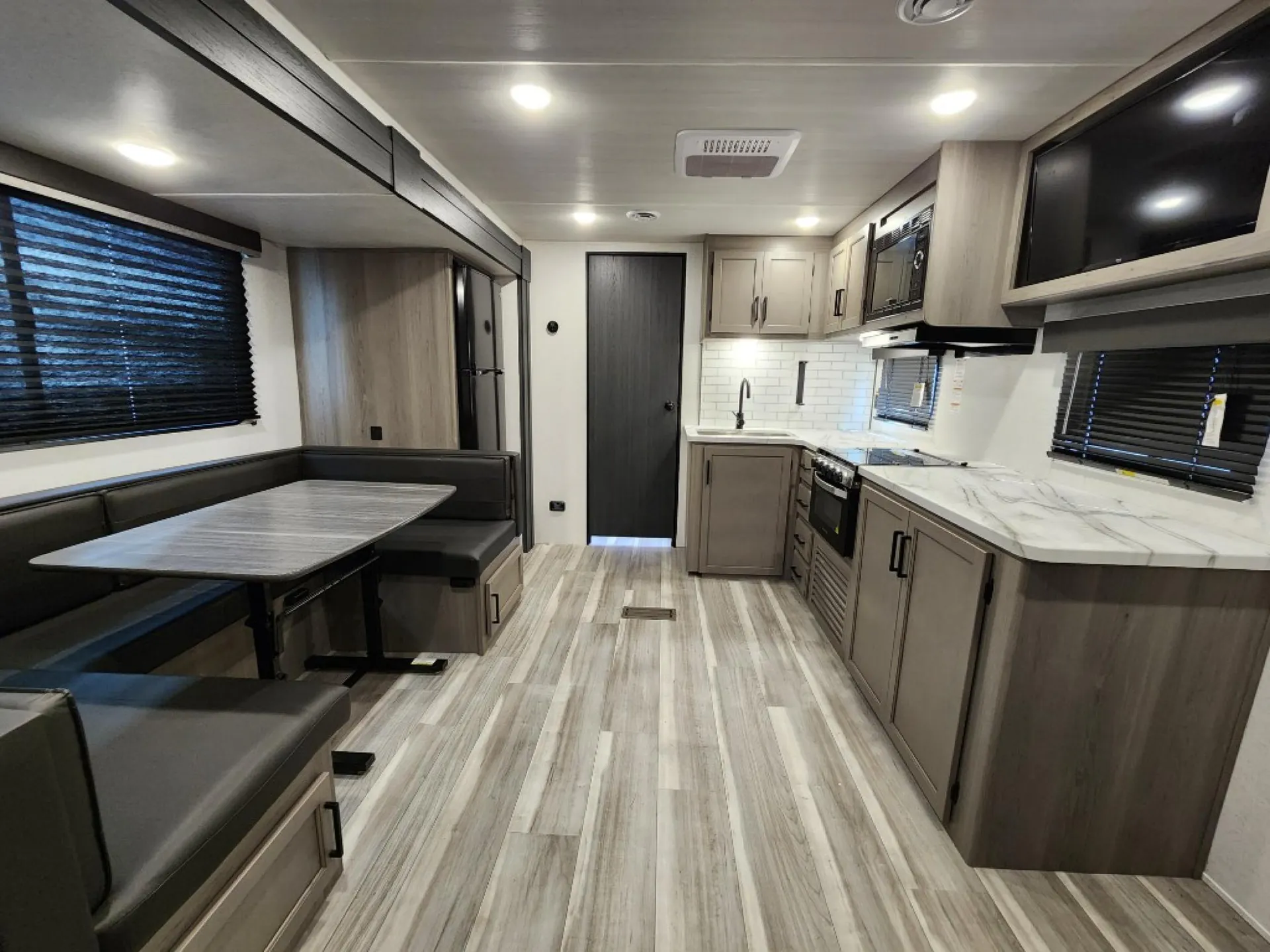 2024 Keystone Hideout 28BUS - Photo 3