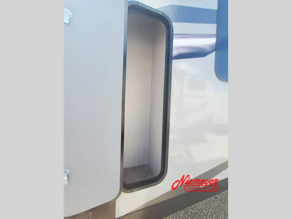 2023 Northwood Nash 26N - Photo 4