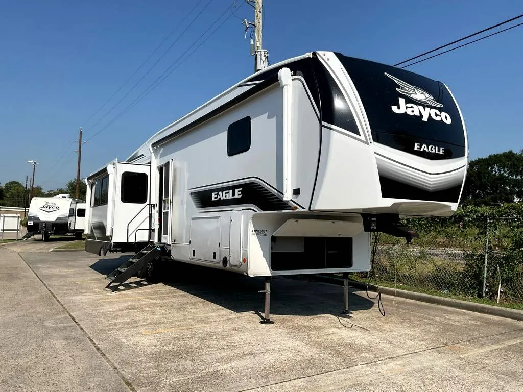 2026 Jayco Eagle 335LSTS - Photo 3