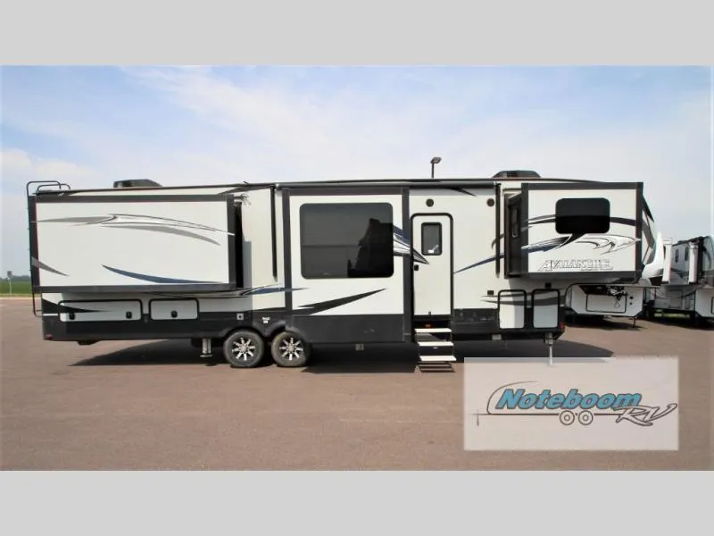 2017 Keystone RV Avalanche 380FL - Main photo