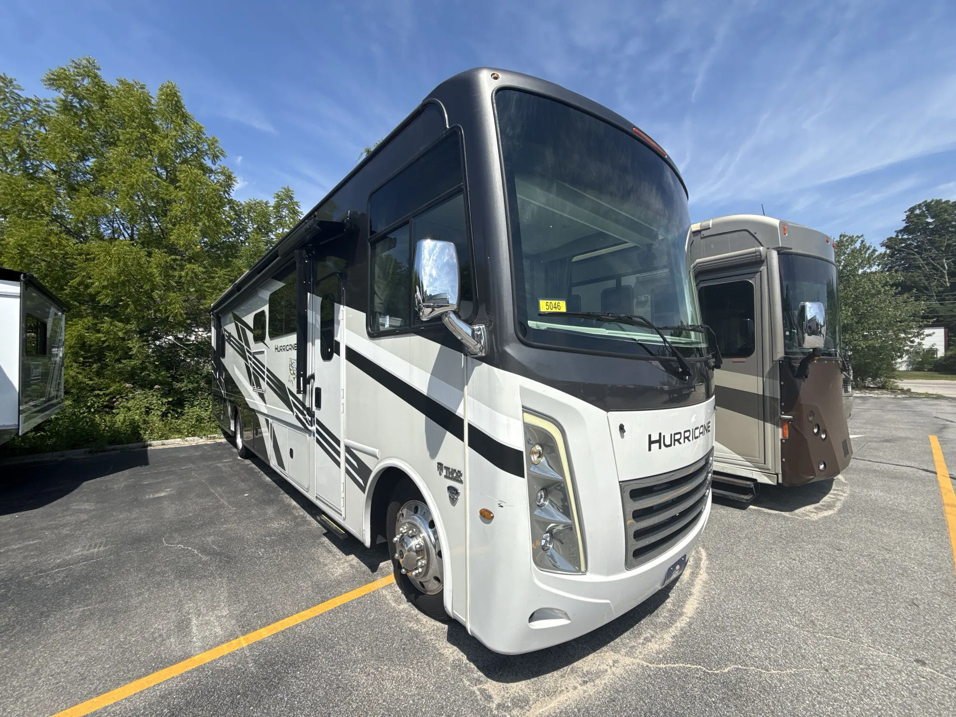 2025 Thor Motor Coach Hurricane 35R - Photo 2